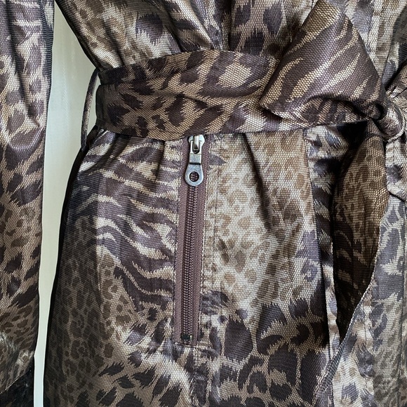 Elegant Animal Print Trench Coat - Picture 2 of 15